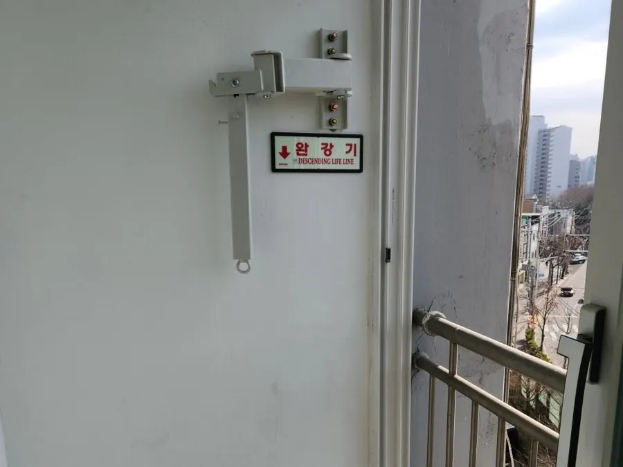 다세대빌라 완강기설치 발코니 시공 후