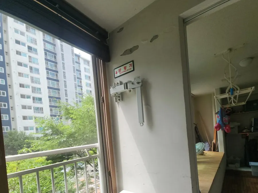 아파트 완강기 지지대 교체 시공 후